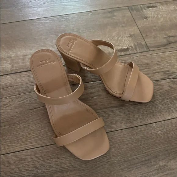 Abercrombie & Fitch• heels✨ - Picture 2 of 4